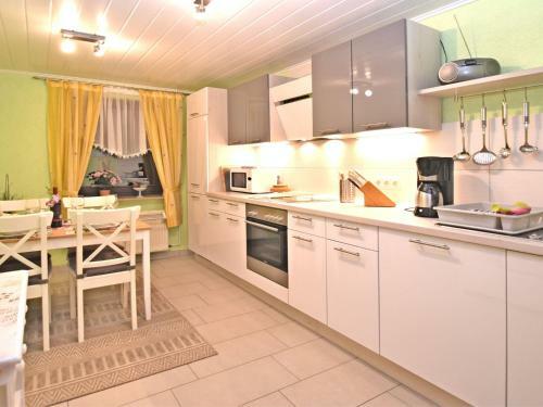 Cozy Apartment In Wienrode With Pond