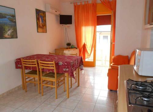 Apartment In Rosolina Mare 25002