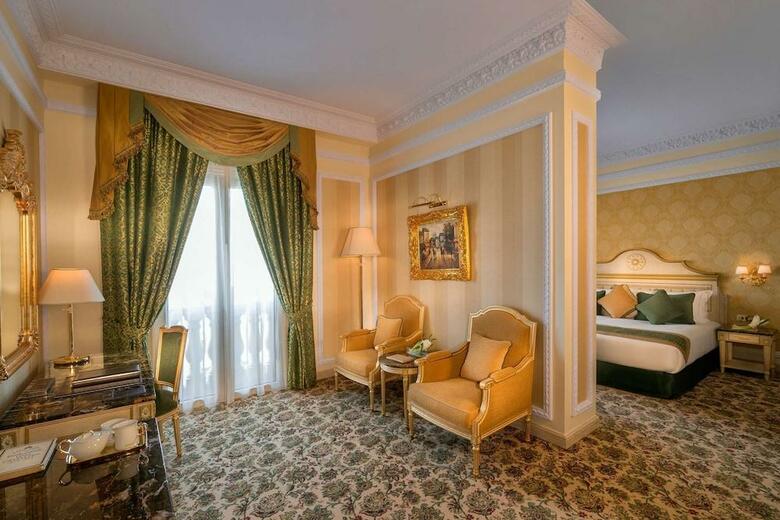 Royal Rose Hotel