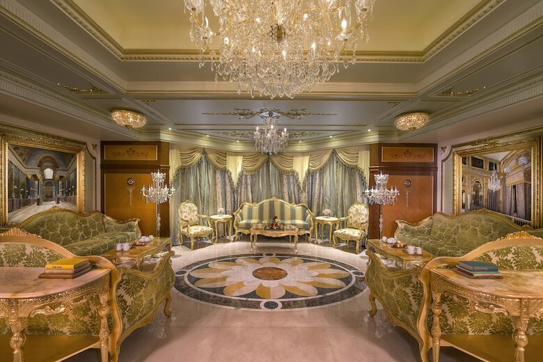 Royal Rose Hotel