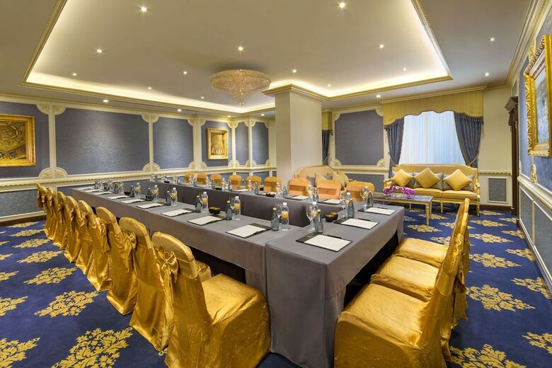 Royal Rose Hotel