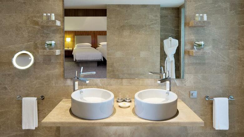 Hotel Hyatt Capital Gate Abu Dhabi