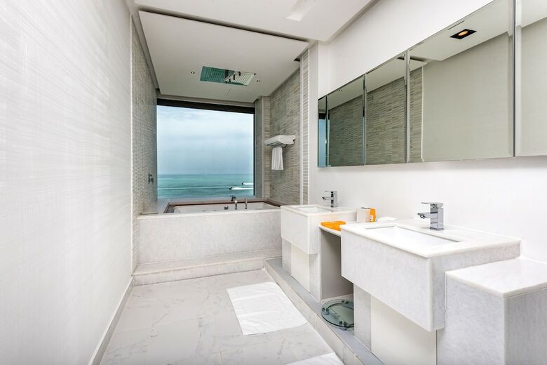 Hotel Zaya Nurai Island Resort