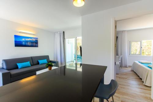 Apartamentos Pinos Playa - Formentera Break