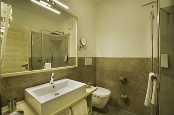 Hotel Azola