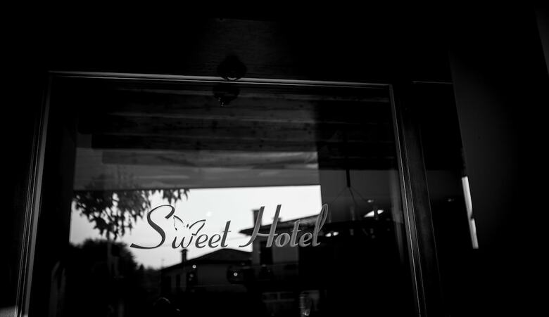 Sweet Hotel