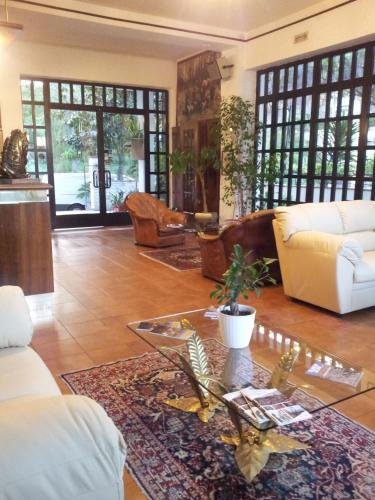 Hotel Call� 2