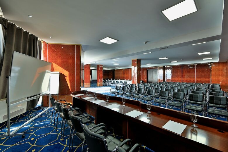 Damas International Hotel