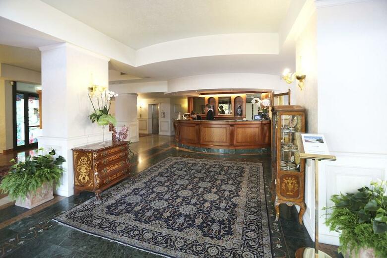 Hotel Savoy Palace