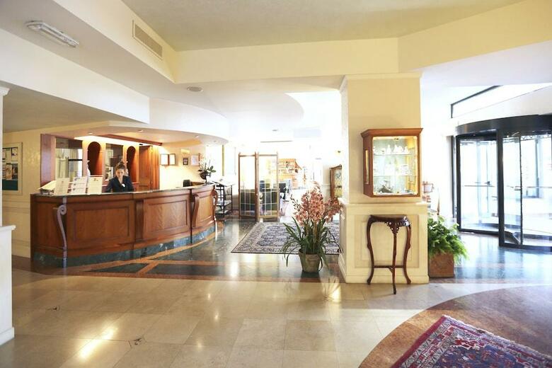 Hotel Savoy Palace