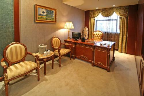 Jinling Danyang Hotel