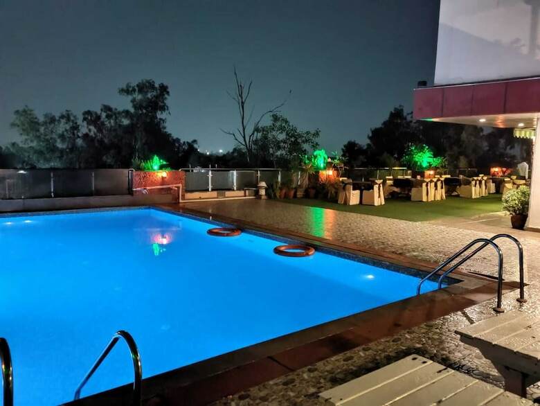 Hotel Atulyaa Taj