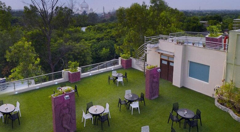 Hotel Atulyaa Taj