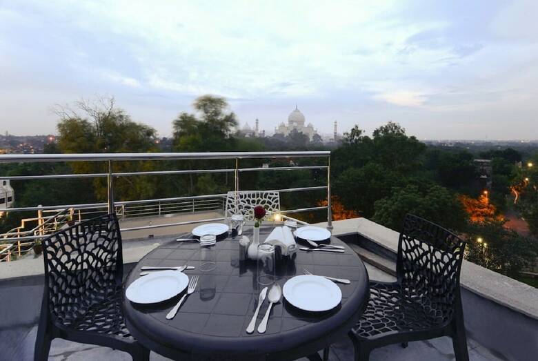 Hotel Atulyaa Taj