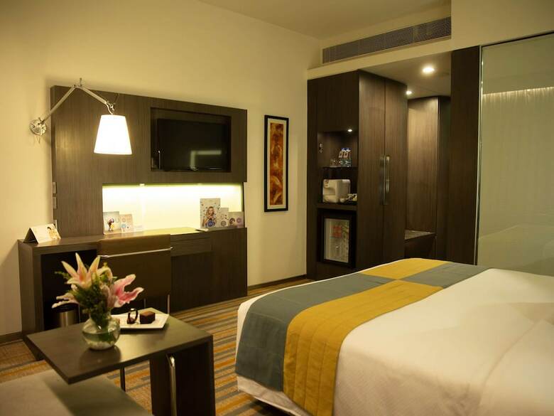 Novotel Kolkata Hotel And Residences