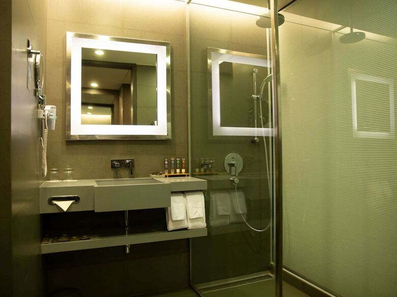 Novotel Kolkata Hotel And Residences