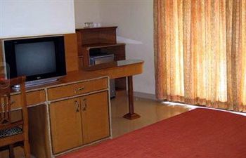 Hotel Renzo's Inn
