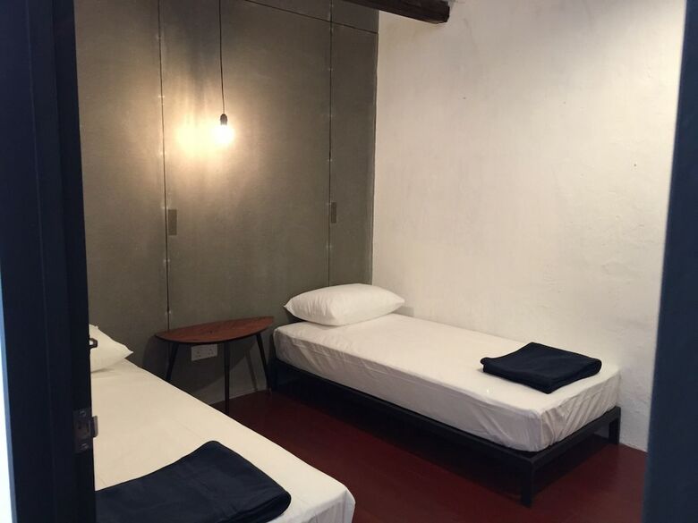 Hostal The Frame Guesthouse