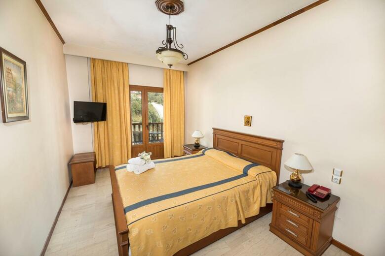Hotel Famissi