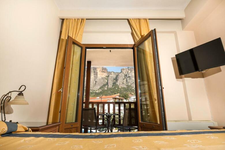 Hotel Famissi