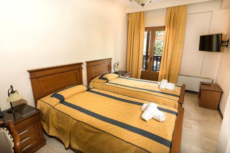 Hotel Famissi