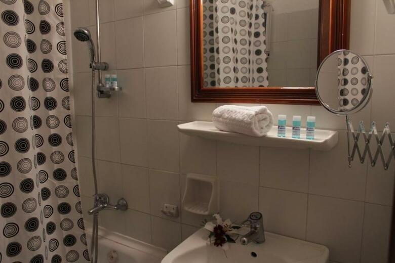 Hotel Famissi