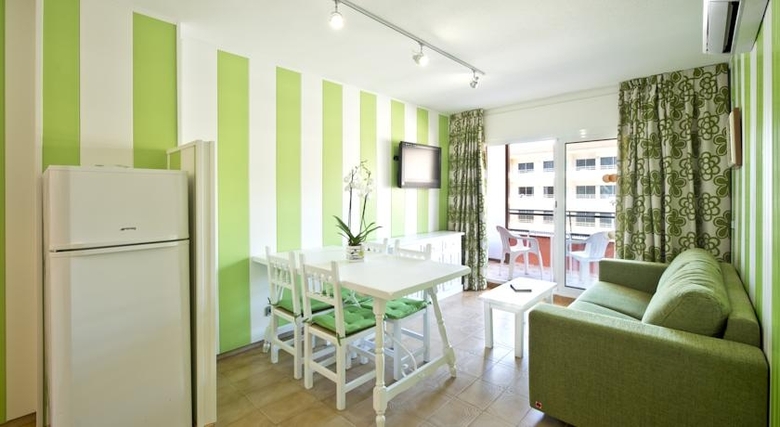 Apartamentos Salles Beach