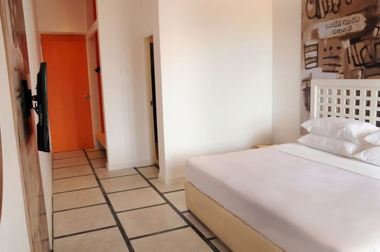 Hotel J