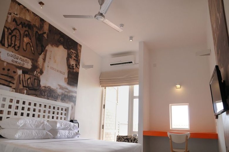 Hotel J