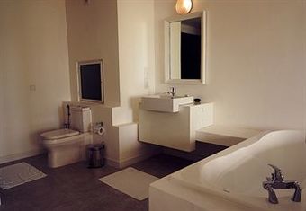 Hotel J