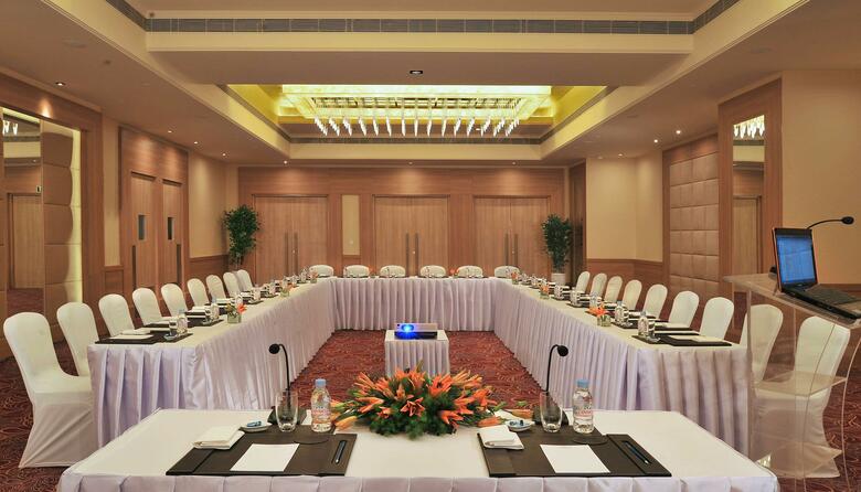 Hotel Radisson Hyderabad Hitec City