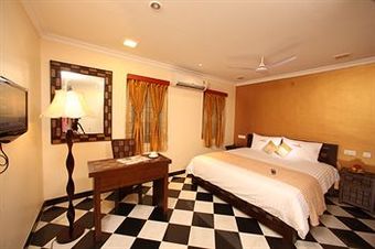 Meenakshi�s Sunshine Hotel