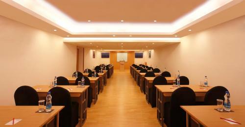 Red Fox Hotel East Delhi