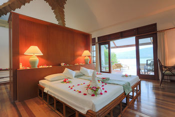 Hotel Badian Island Wellness Resort
