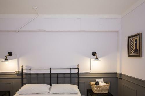 Mr Lobster?s Secret Den Design Hostel
