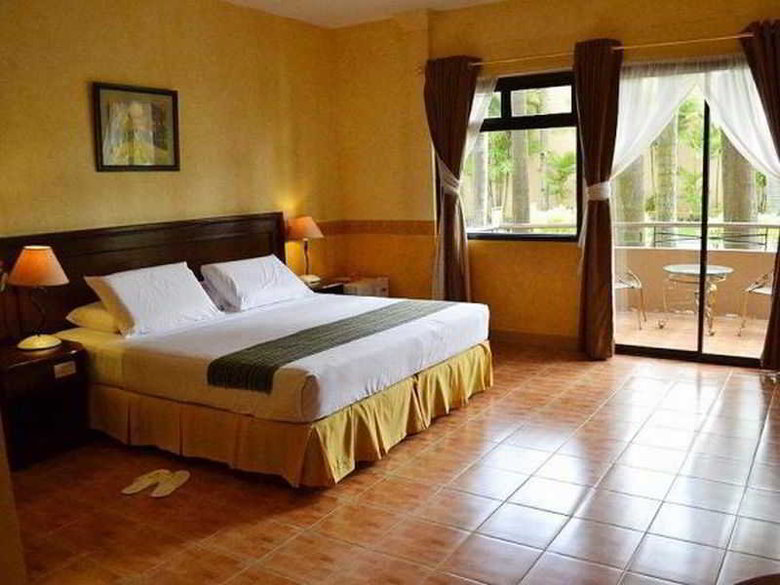The Ritz Hotel At Garden Oases