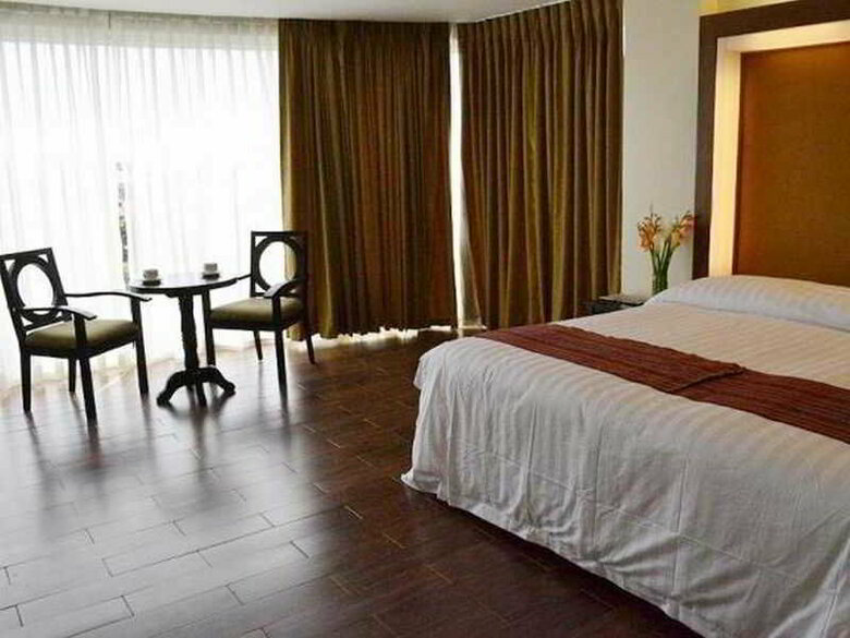The Ritz Hotel At Garden Oases