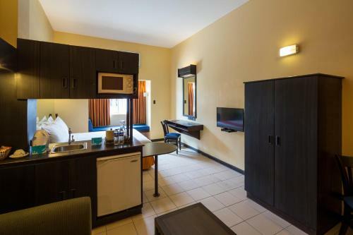 Hotel Microtel Inn By Wyndham Davao