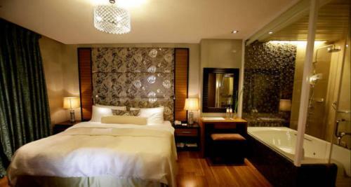 The Royal Mandaya Hotel