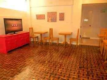 Tr3ats Guest House Bohol - Hostel