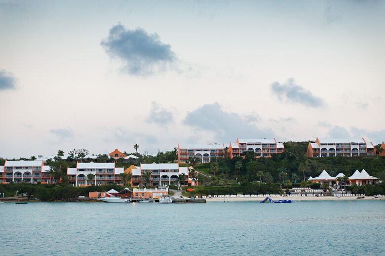 Hotel Grotto Bay Beach Resort