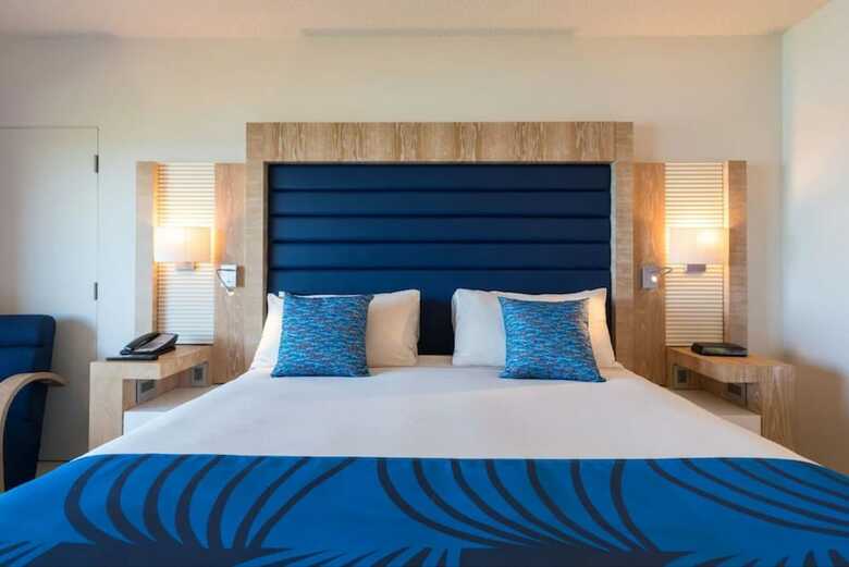 Hotel Grotto Bay Beach Resort