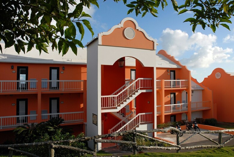 Hotel Grotto Bay Beach Resort