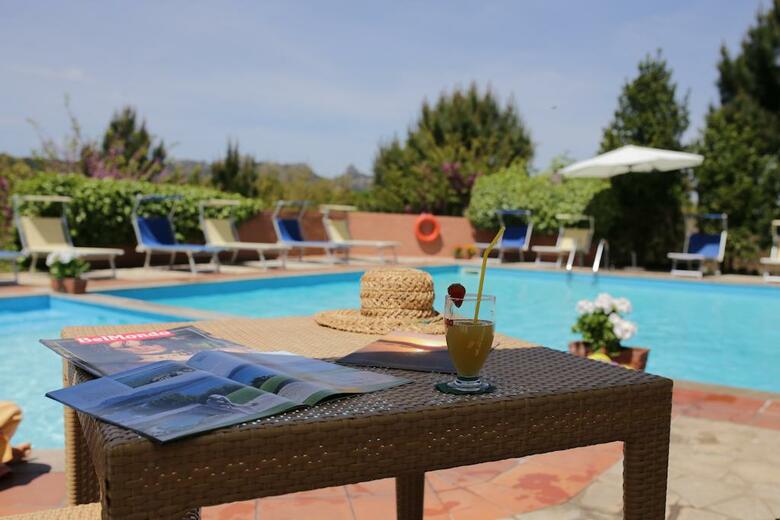 Hotel Pausania Inn