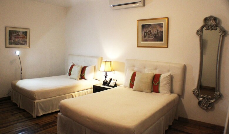 Altamont West Hotel