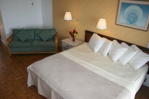 Hotel On The Cay
