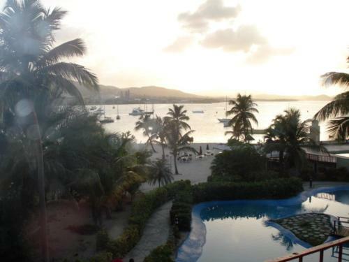 Hotel On The Cay