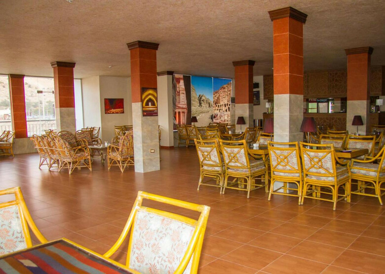 Al Anbat Hotel & Restaurant