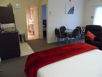 B K S Motor Lodge