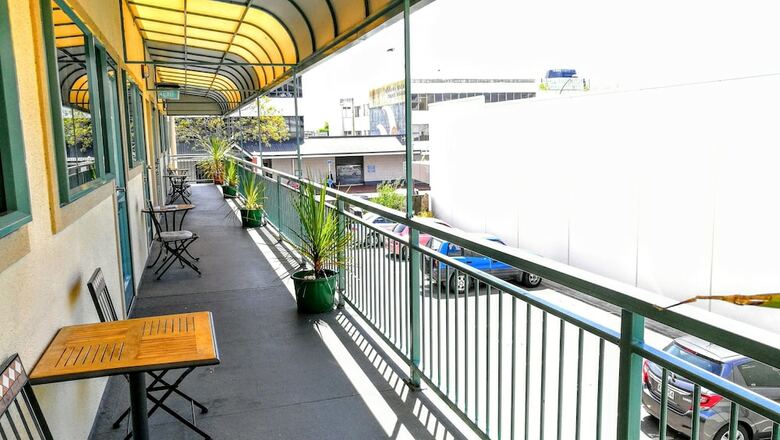 Astray Motel & Backpackers